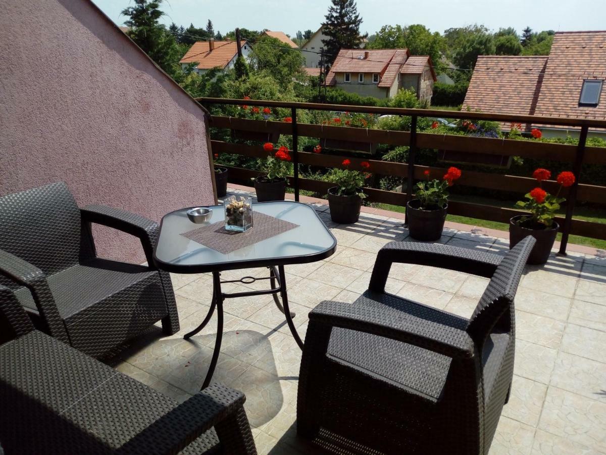 Yorki Panzio Hotel อัลโชเอิร์ช ภายนอก รูปภาพ